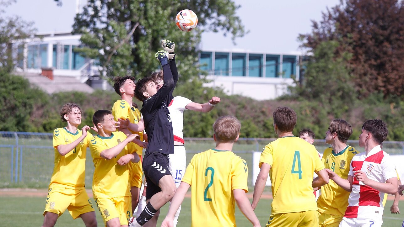 Lietuvos septyniolikmečių futbolo rinktinė stos į kovą Baltijos taurės turnyre Estijoje
