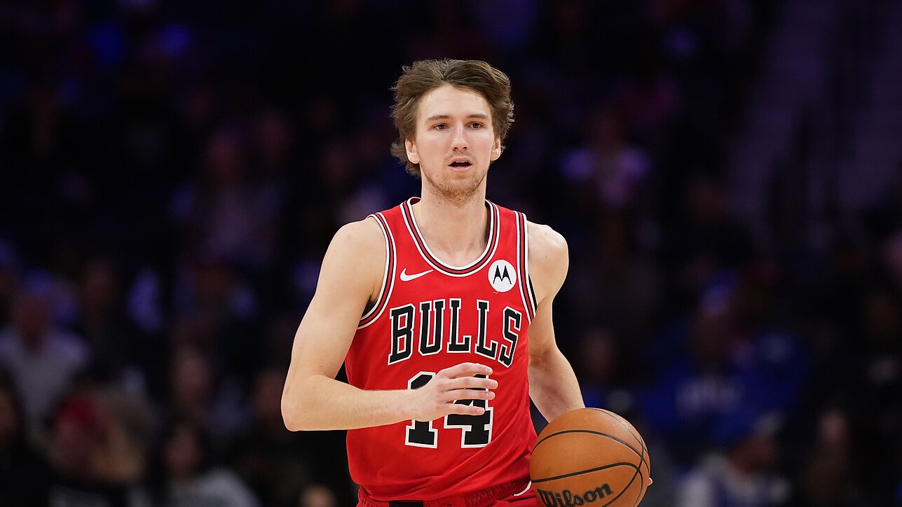 Buzelis pratęsė dviženklio rezultatyvumo seriją, bet „Bulls“ neturėjo vilčių Niujorke